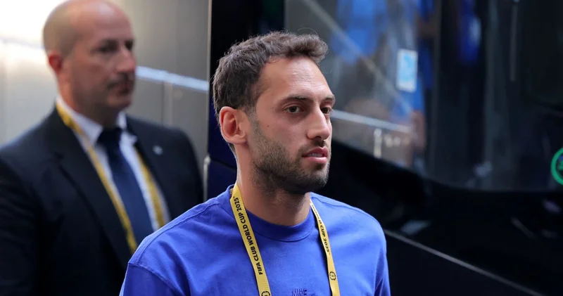 Hakan Çalhanoğlu gitmek istediğini berberine anlatıyorsa zaten gitmiştir
