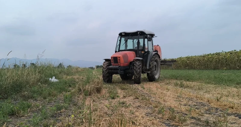 Zarar eden çiftçi tarlasını kiralayana traktör hediye edecek