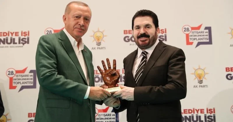 AKP li Sayan, Erdoğan aday olamazsa deyip en isabetli ismi bildiğini yazdı