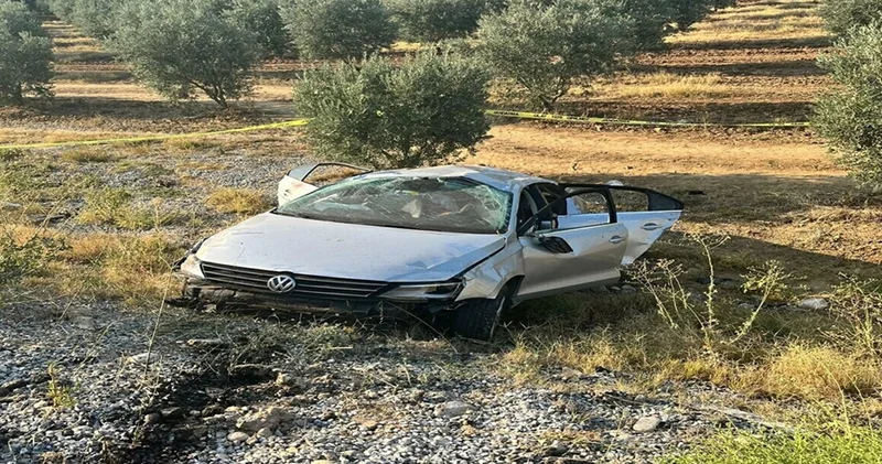 Kontrolden çıkan otomobil zeytinliğe uçtu; Ölü ve yaralılar var
