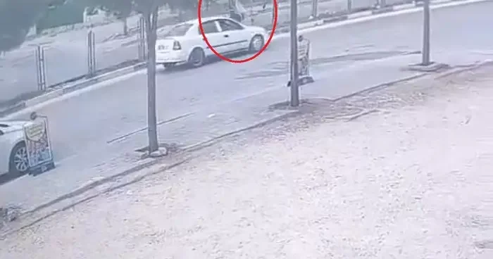 Otomobil yayaya çarptı