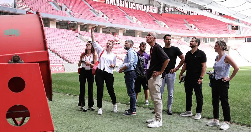 UEFA yetkilileri, Samsunspor un stadında incelemelerde bulundu