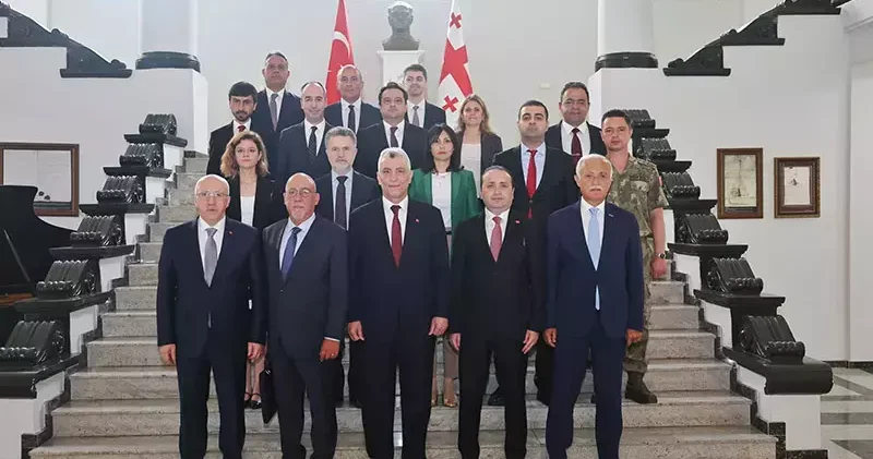 Bakan Bolat, Türkiye nin Tiflis Büyükelçiliği ni ziyaret etti