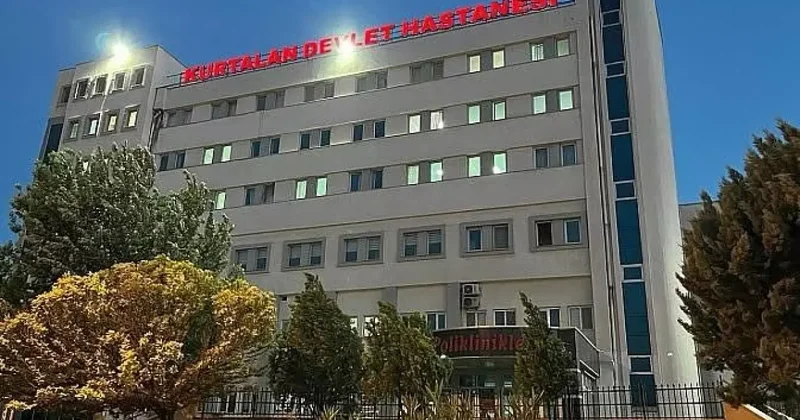 Ayağını arı soktu zannetti! Telefonun ışığını tutunca gerçek bambaşka çıktı