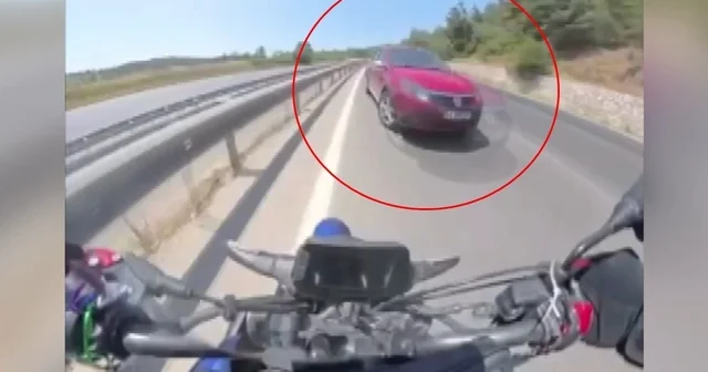 Ters yöne giren otomobille karşı karşıya gelen motosikletin sürücüsü son anda kurtuldu Bursa Haberleri