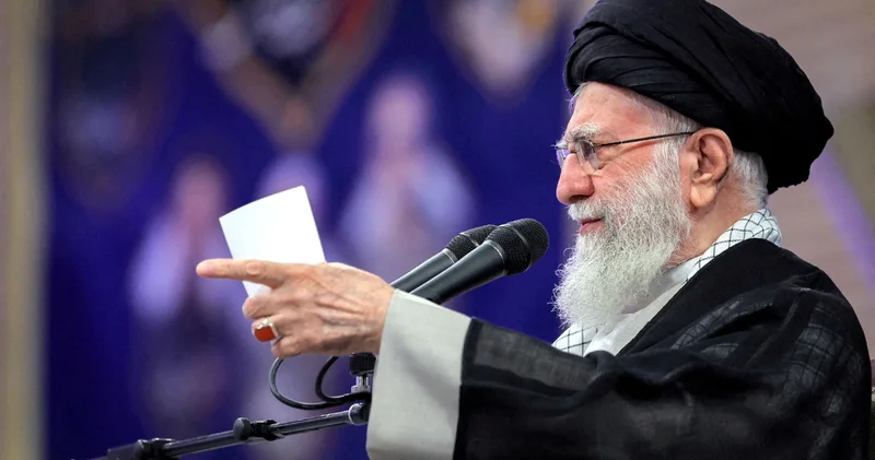Hamaney: İran, ABD ve diğerlerine daha büyük darbeler indirilebilir