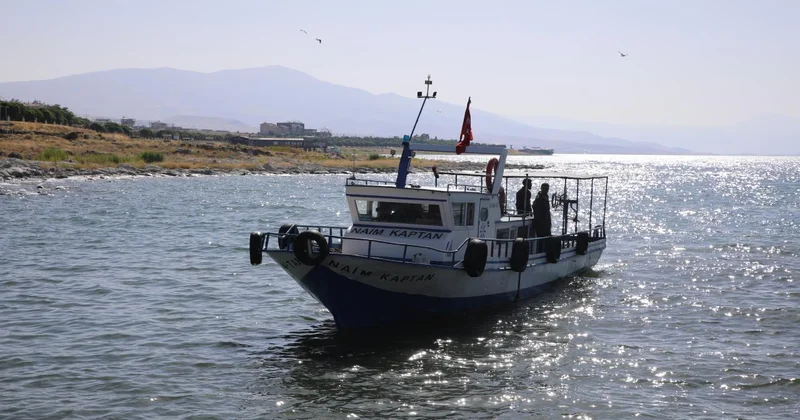 İnci kefali av yasağının sona ermesini halaylarla kutladılar