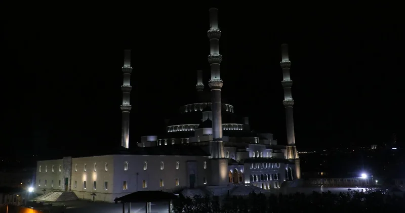 Türkiye de 15 Temmuz dolayısıyla tüm camilerde sela okundu