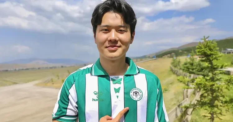 Konyaspor, Fenerbahçe nin eski oyuncusu Jin Ho Jo yu renklerine bağladı