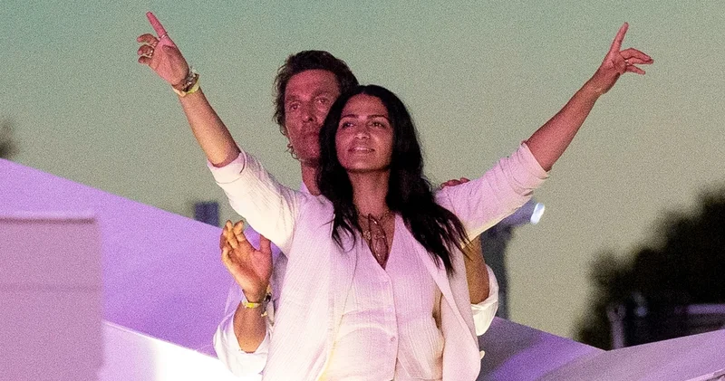 Matthew McConaughey ve eşi Camila Alves ten konserde romantik dans magazin haberleri