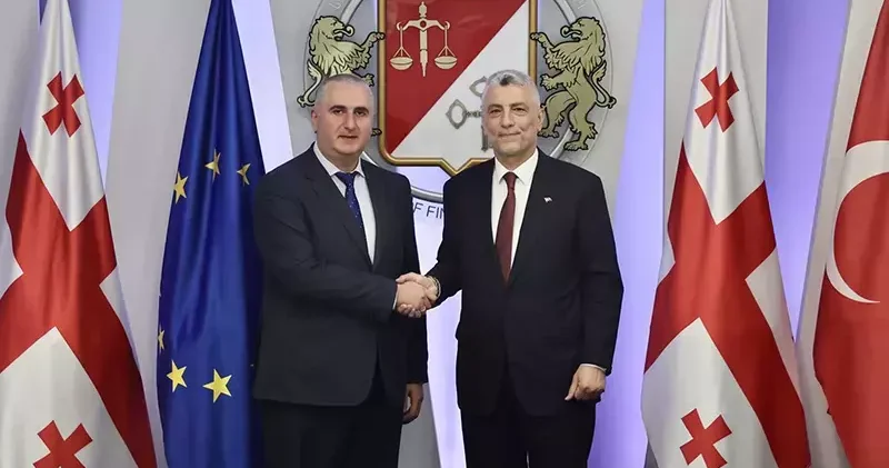 Bakan Bolat, Gürcistan Maliye Bakanı Khutsishvili ile bir araya geldi