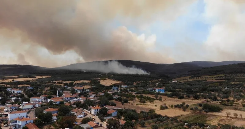 Orman yangınında yükselen dumanlar dron ile havadan görüntülendi