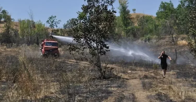 Yangını başlattı, alevlerin büyüdüğünü görünce kaçtı! 1 ay uğraşsak söndüremezdik