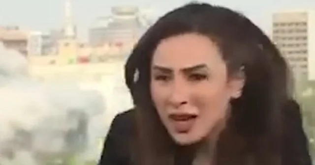 Şam ın bombalanma anı kamerada: Televizyon sunucusu patlamanın etkisiyle sandalyeden düştü VİDEO İZLE
