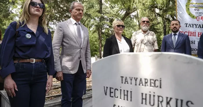 Türk havacılık tarihinin en önemli isimlerinden! Vecihi Hürkuş kabri başında anıldı