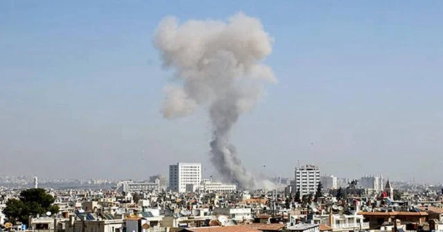 İsrail den Şam ı bombalıyor: Suriye Genelkurmay karargahı vuruldu Ortadoğu Haberleri