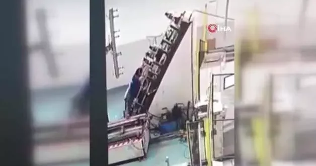 Arıza yapan makine işçiyi sıkıştırdı! Dehşete düşüren o anlar