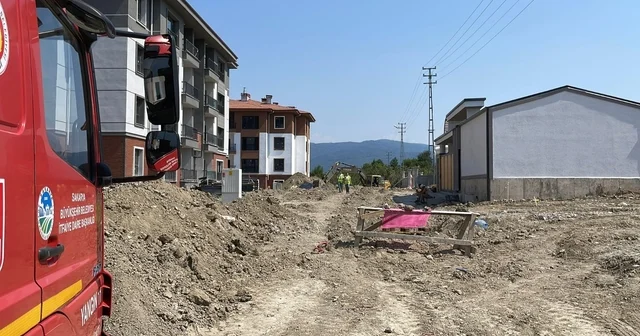 Kanalizasyon çalışması sırasında göçük altında kalan işçi kurtarıldı Sakarya Haberleri