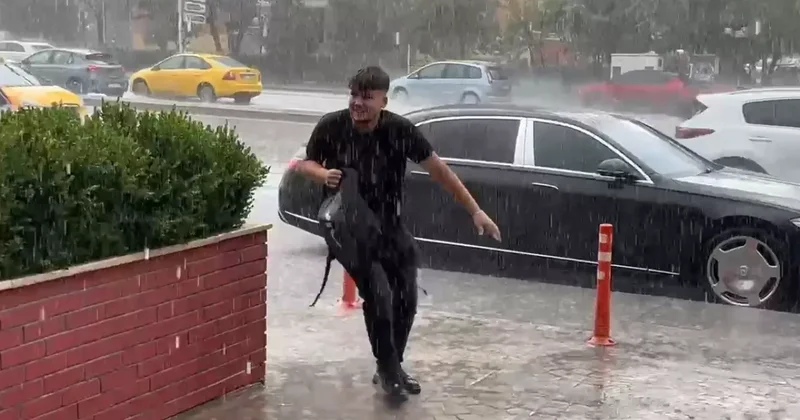 Ankara yı sağanak ve dolu vurdu! Bir anda bastırdı, yollar göle döndü