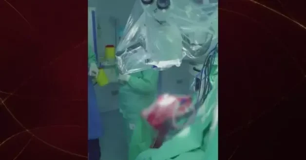 Ameliyat masasında ud çalan hasta herkesi şaşırttı