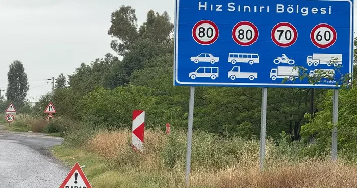 Herkes şikayetçiydi! Karayollarındaki hız sınırı ve hız sınırı sonu levhaları değişiyor! Resmi Gazete de yayımlandı