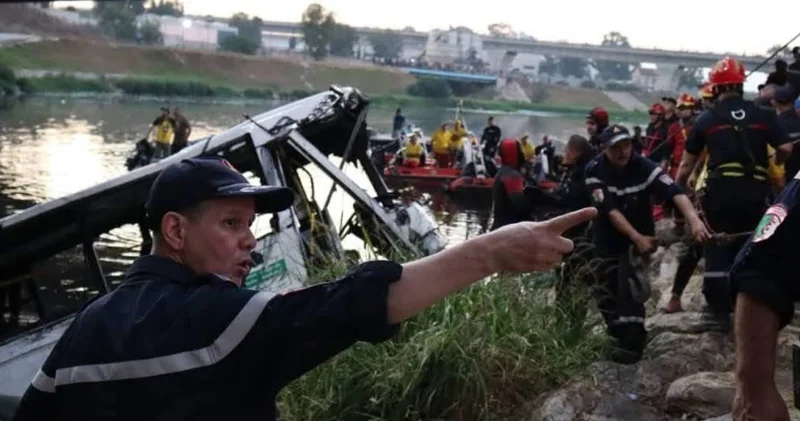 Dereye düşen otobüste 18 kişi boğuldu