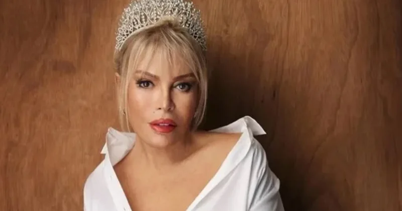 Ajda Pekkan binlerce seyircinin önünde ekibini azarladı
