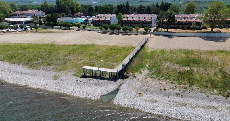 İznik Gölü’nde su seviyesi düştü; en büyük iskele karada kaldı