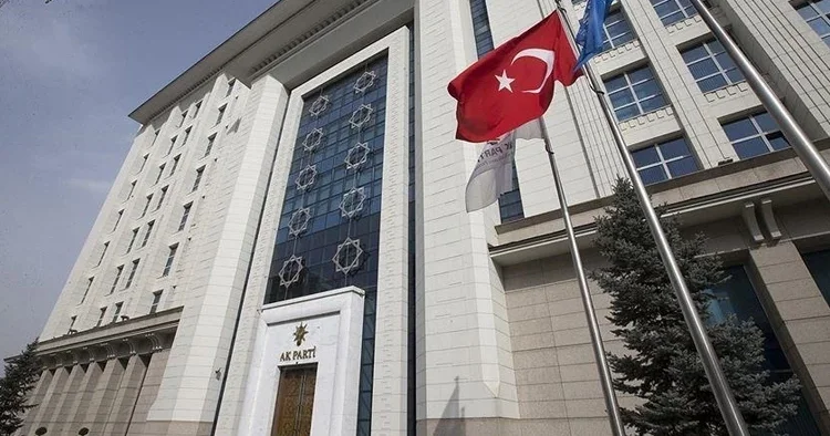 CHP den istifa eden 2 meclis üyesi AK Parti ye geçti