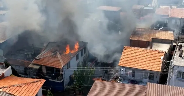 İzmir in Konak ilçesinde yangın VİDEO İZLE