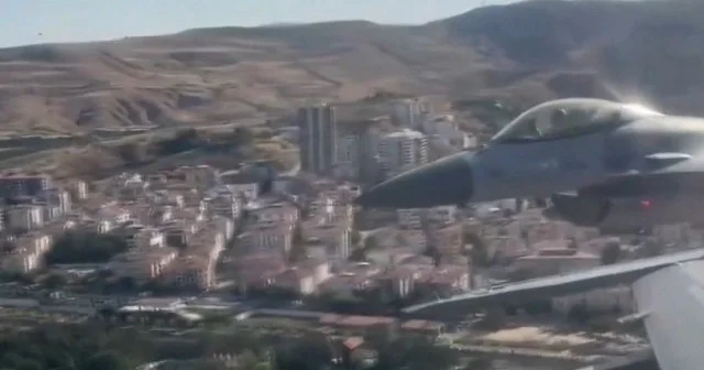 Uluslararası Tuz Festivali nde F 16 uçaklarından görsel şölen VİDEO İZLE