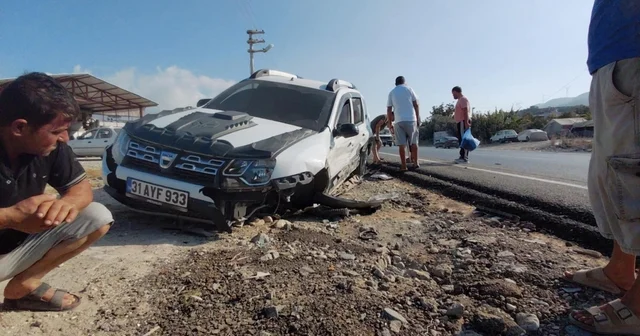 Samandağ da iki otomobilin çarpıştığı kazada hasar oluştu Hatay Haberleri