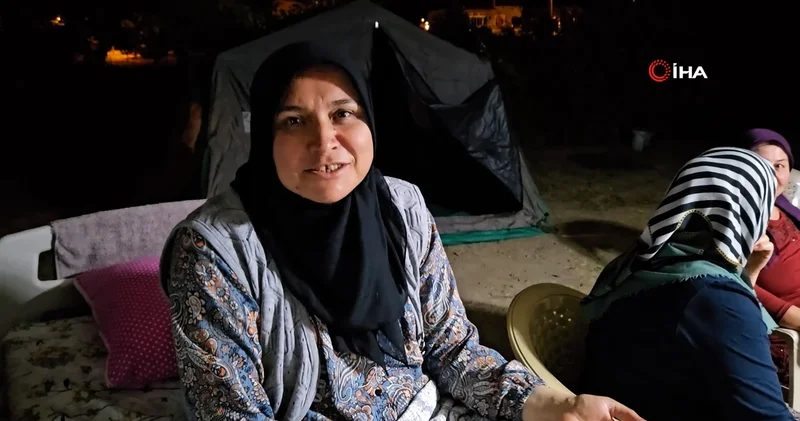 Sındırgı da deprem sonrası artçılar sürüyor, korkan vatandaşlar dışarıda uyuyor