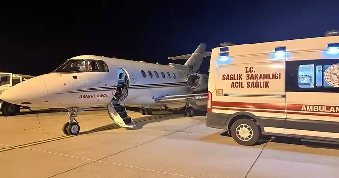 Ağrı da trafik kazasında yaralanan çocuk ambulans uçakla Ankara ya nakledildi