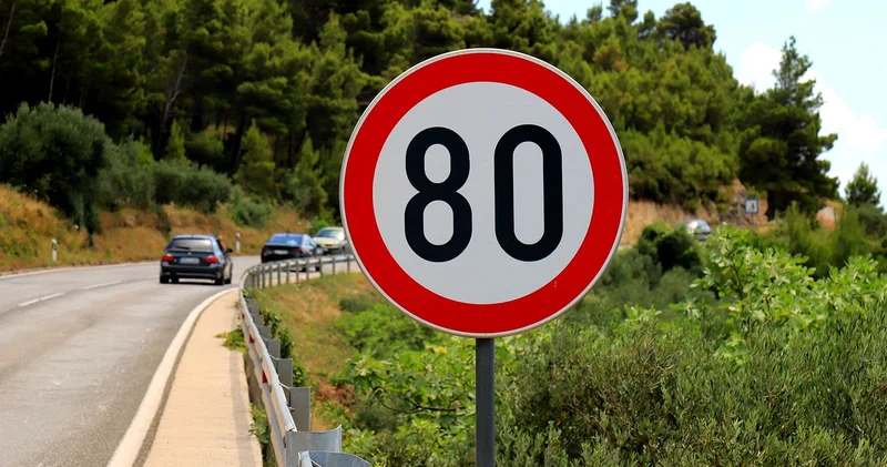 Hız sınır bölgeleri ve eski trafik levhaları değişiyor!