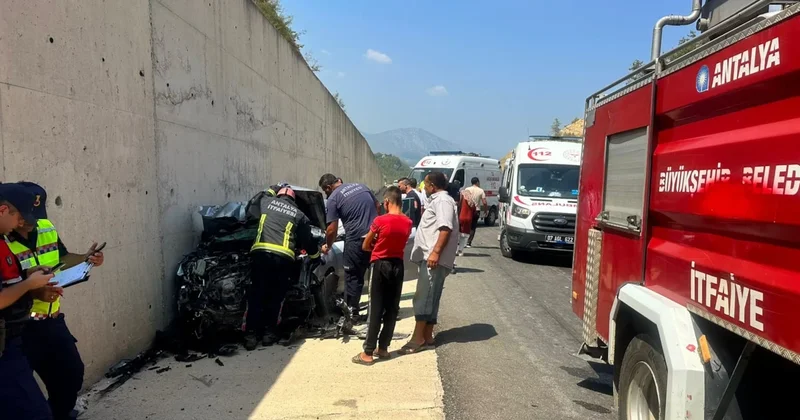 TIR dorsesine çarpan otomobilde ölümden döndüler Sözcü Gazetesi