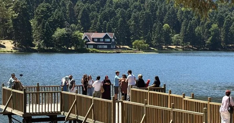 Sıcak havadan bunalan vatandaşlar soluğu Gölcük Tabiat Parkı nda aldı