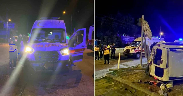 Amasya’da hafif ticari araç ile ambulans çarpıştı: 5 yaralı Amasya Haberleri
