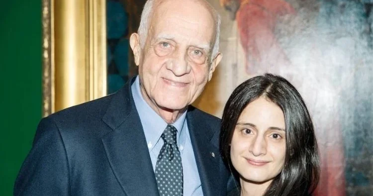 Vasilere karşı birlikte hukuk savaşı verecekler… Baba kız arasındaki buzlar eridi