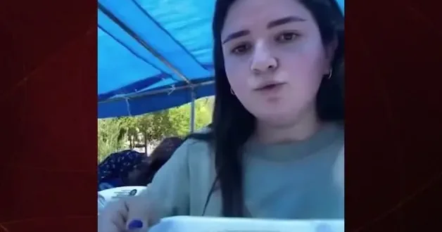 Genç bir kız, dedesi ve babaannesi için düzenlenen mevlitte tadım videosu çekti