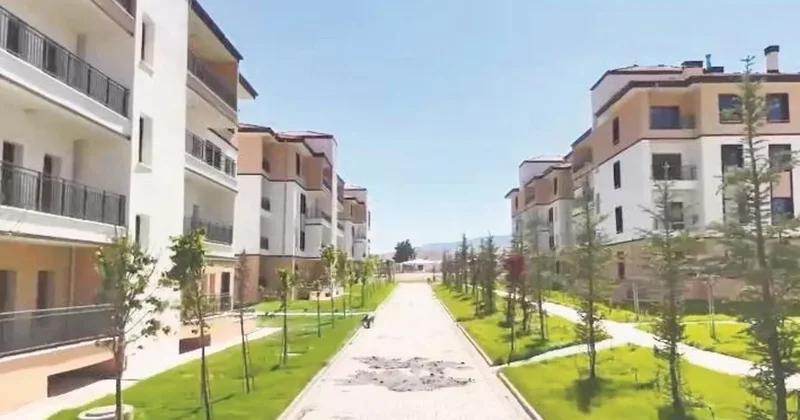 Depremzedeler evlerine kavuşuyor