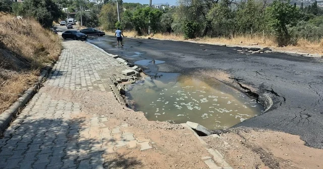 Bodrum da ana su isale hattı patladı, tonlarca su boşa aktı Muğla Haberleri