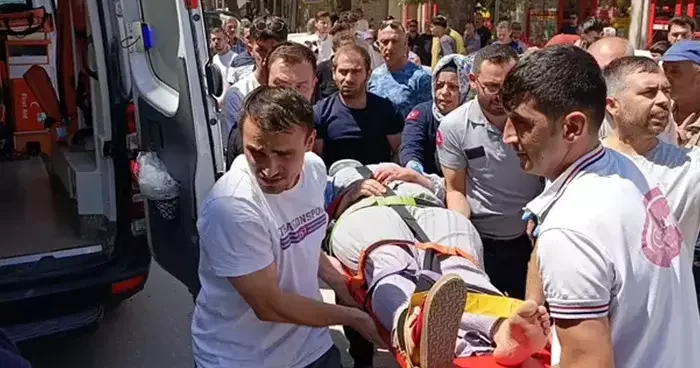 Bursa’da ters yönden gelen otomobil motosiklete çarptı: 2 yaralı
