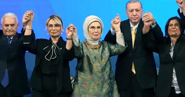 CHP den AK Parti ye geçti, ilk icraatı bu oldu! Yasemin Fazlaca nın makam odasındaki dikkat çeken detay
