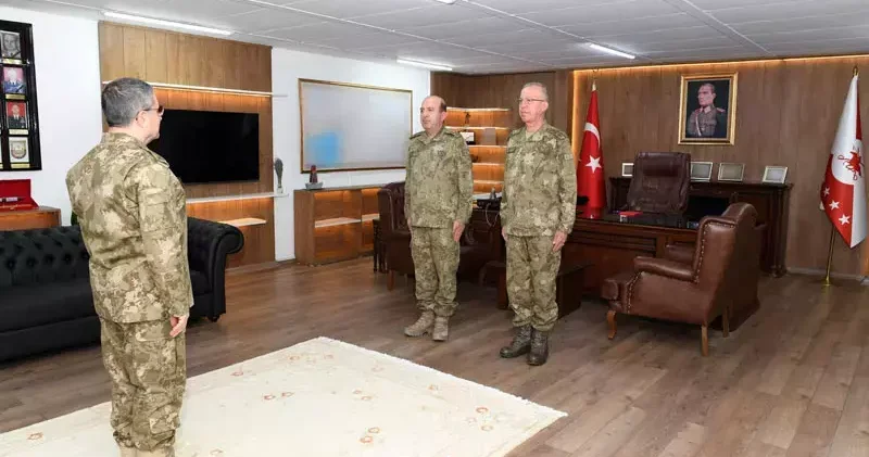 Kara Kuvvetleri Komutanı Bayraktaroğlu, devir teslim törenlerine katıldı