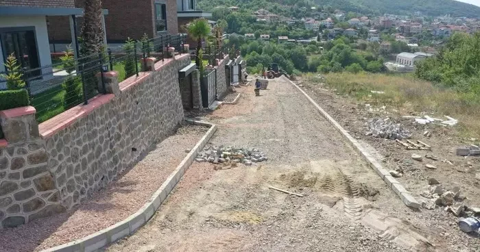 Başiskele’de parke yol ve kaldırım çalışmaları yapılıyor