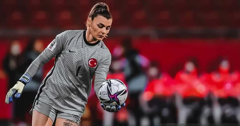 Avrupa 4 gol atan Türk kaleciyi konuşuyor