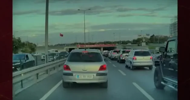 Avrasya Tüneli’nde Otopilotlu Tesla kazası: Zincirleme çarpışma!