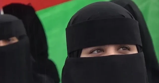 Yemenli öğrenciler yağmur altında Gazze’ye destek gösterisi düzenledi VİDEO İZLE