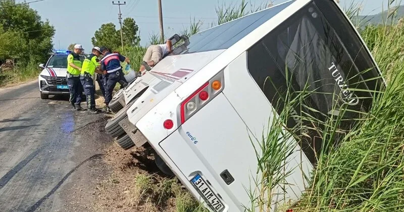 Muğla da turistleri taşıyan midibüs devrildi: 1 yaralı